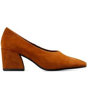 Urban Outfitters Vagabond Leather / Suede Caramel Olivia Suede Pump NWT